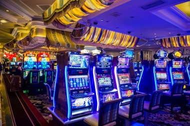 Multi-camera live-dealer blackjack table interface